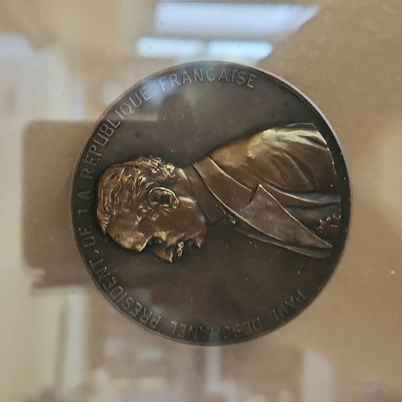 Rare Mid-Century 15 French President's Heavy Bronze Coins within 3 Custom Frames - Picture 3 of 5